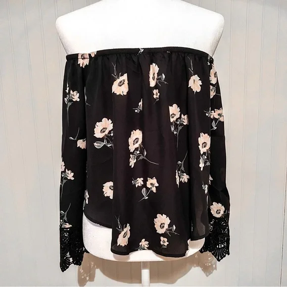 Love Tree Off The Shoulder Bell Sleeve Top - Picture 4 of 4